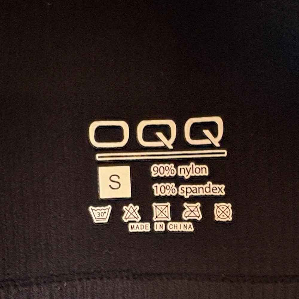 OQQ Stretchy, Ribbed Black Long Sleeve Crop Top - Picture 2 of 4